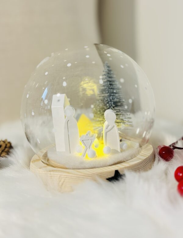 Mini Krippe unter Glaskuppel